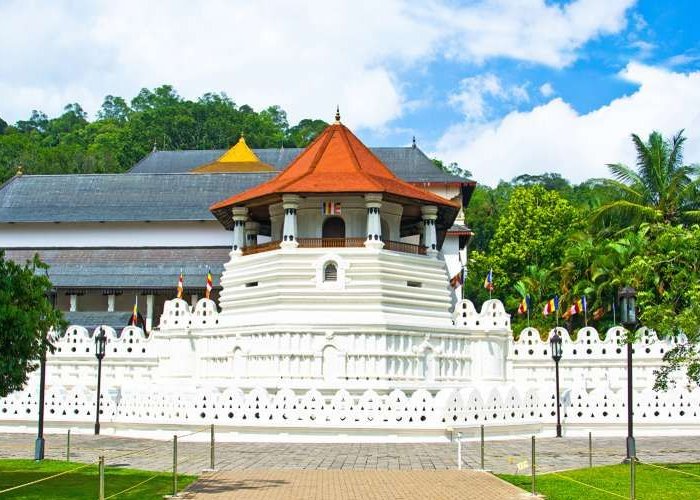 Kandy (Sacred Tooth Relic Temple)